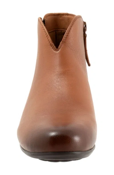 Trotters Monroe Side Zip Ankle Bootie In Brown