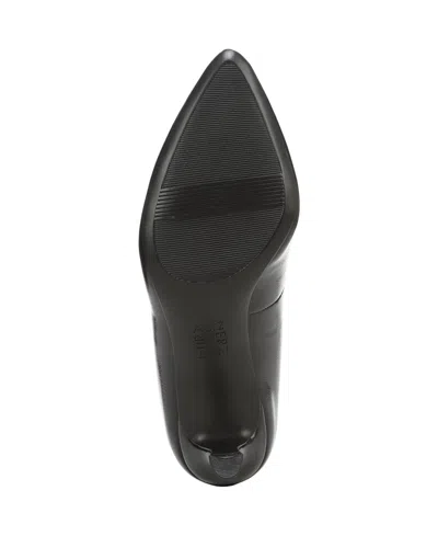 Naturalizer Flora Pump In Black