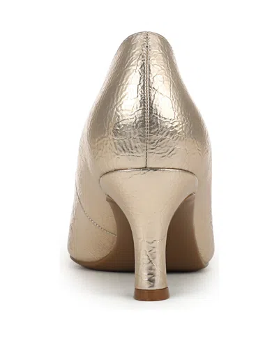 Naturalizer Flora Pump In Gold