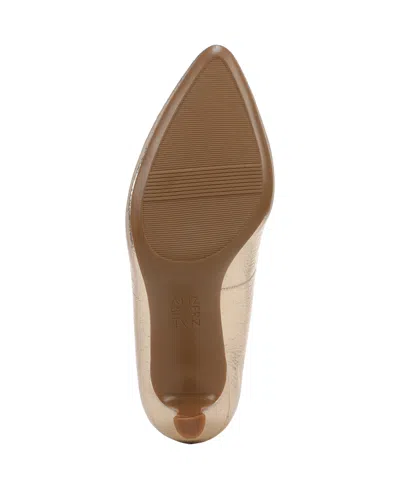Naturalizer Flora Pump In Gold