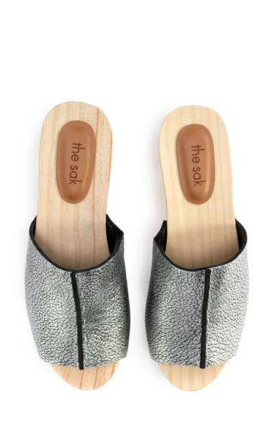 The Sak Ella Clog Sandal In Dark Silver