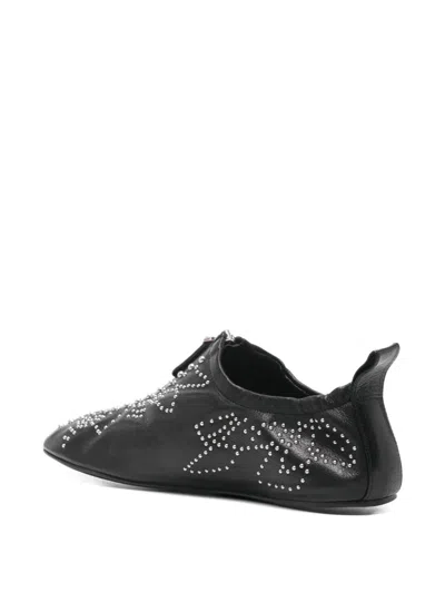 Chloé Low Top Sneakers Pull Tab Round Toe In Black