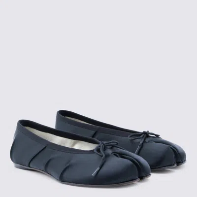 Maison Margiela Split-toe Minimalist Flat Shoes With Bow Accent In Black