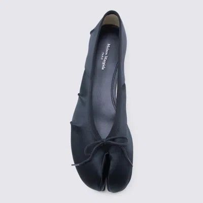 Maison Margiela Split-toe Minimalist Flat Shoes With Bow Accent In Black