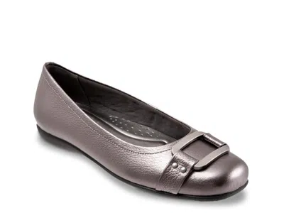 Trotters Sizzle Flat In Gray