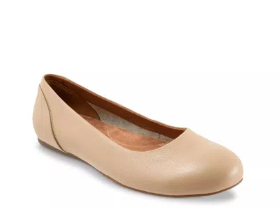 Softwalk Wide Width Sonoma Ballet Flat In Neutral