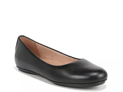 Naturalizer Wide Width Maxwell Ballet Flat In Black