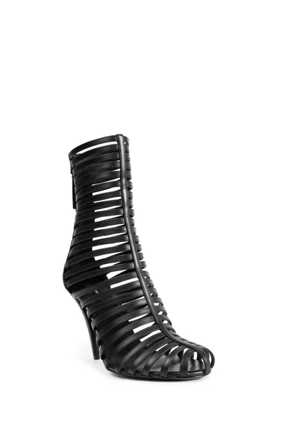 Givenchy Cage Leather Ankle Boots In Black