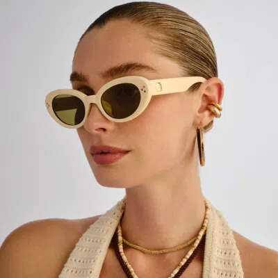 Le Specs Tootsie + In White