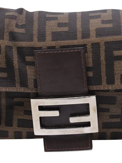 Pre-owned Fendi Baguette 翻盖单肩包 In Brown