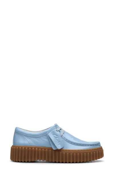 Clarksr Clarks(r) Torhill Bee Chukka Sneaker In Blue