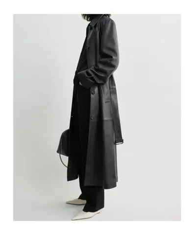 Totême Belted Leather Coat In Black