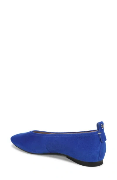 27 Edit Naturalizer Carla Flat In Blue