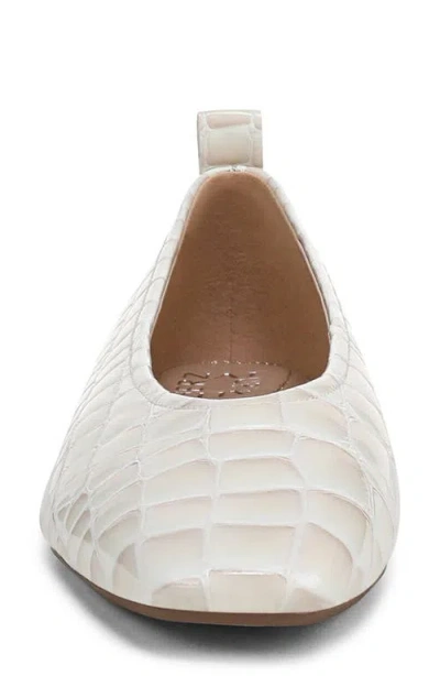 27 Edit Naturalizer Carla Flat In White