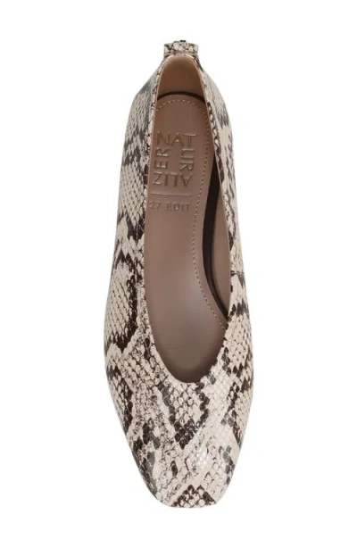 27 Edit Naturalizer Carla Flat In Multi