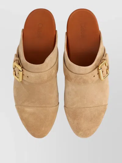 Chloé Jeannette Buckle Detailed Studded Clogs In Neutral