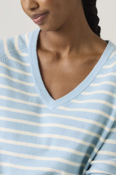 Levi's Supersoft V Neck Pullover Sweater In Blue