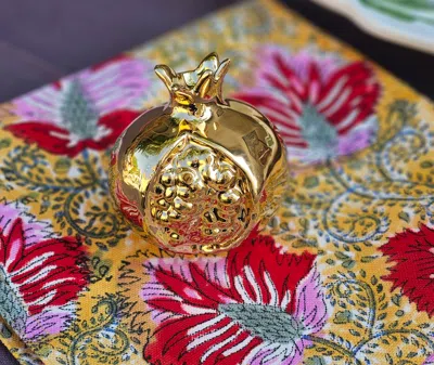 Les-ottomans Decorative Objects Gold Uni In Gold