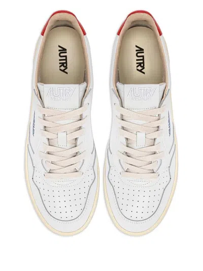 Autry Medalist Low Sneakers In Soft Leather With Cushioned Comfort In White