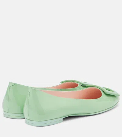 Roger Vivier Round Toe Gommettine Buckle Bow Ballerinas In Green