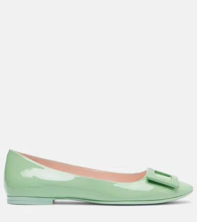 Roger Vivier Round Toe Gommettine Buckle Bow Ballerinas In Green