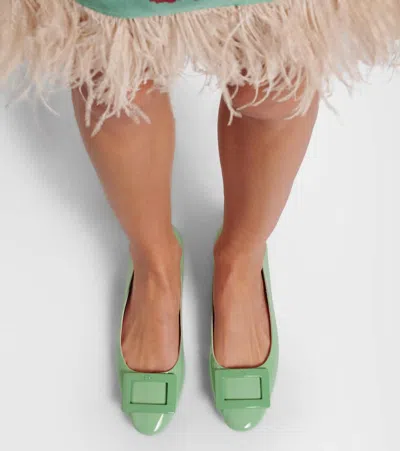 Roger Vivier Round Toe Gommettine Buckle Bow Ballerinas In Green
