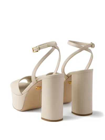 Prada Plateausandalen Aus Nappa-leder In Neutral