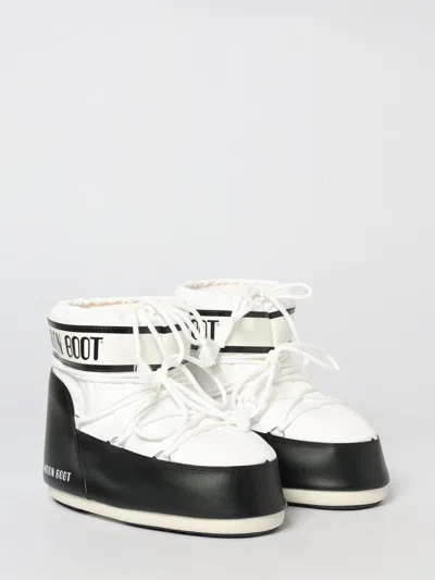 Moon Boot Low Snow Boots Flat Sole Padded Design In White