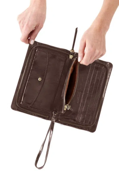 Hobo Evolve Leather Clutch In Brown