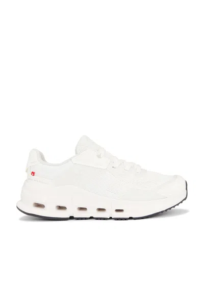 On Cloudnova Rift Trainers In White