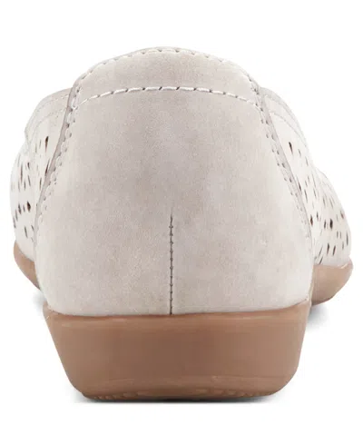 Earth Wide Width Bentlee Flat In Neutral