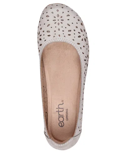 Earth Wide Width Bentlee Flat In Neutral