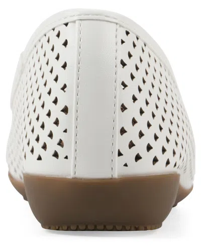 Cliffs By White Mountain Cheryl Ballet Flat In White