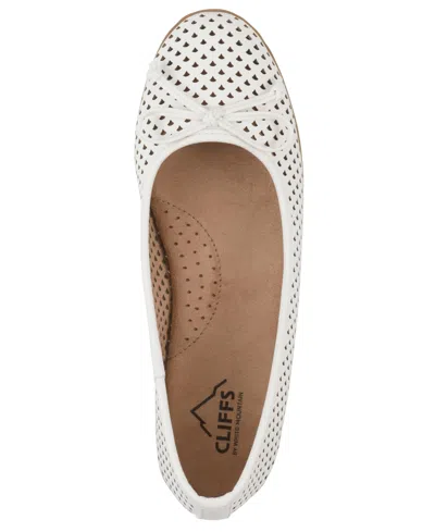 Cliffs By White Mountain Cheryl Ballet Flat In White
