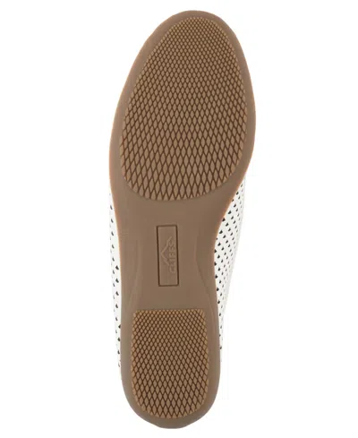 Cliffs By White Mountain Cheryl Ballet Flat In White