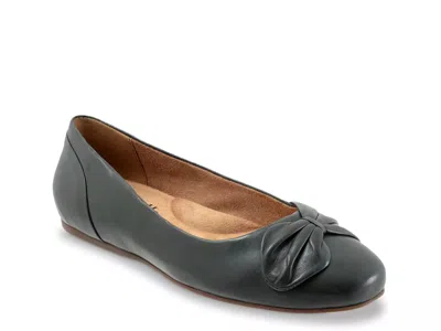 Softwalk Wide Width Sofia Ballet Flat In Green