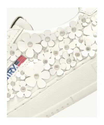 Autry Sneaker Medalist Blooming In White Leather In White
