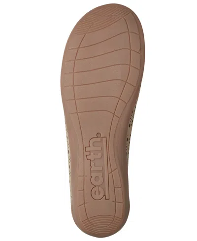 Earth Bria Flat In Brown