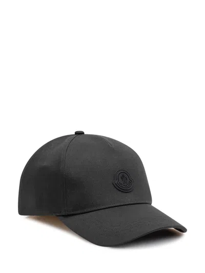 Moncler Logo Patch Curved Peak Baseball Cap In Black