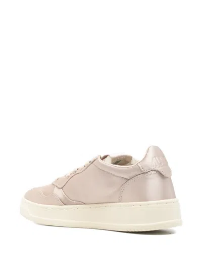 Autry Lace-up Sneakers In Neutral