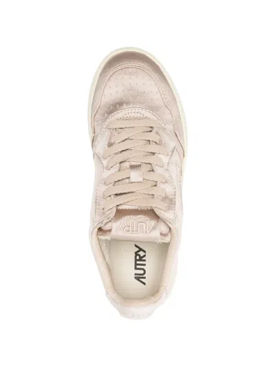 Autry Lace-up Sneakers In Neutral