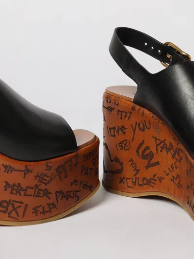 Chloé Maxime Black Wedge With Engraved Written Decorations And Logo Buckle In Leather Woman In Black