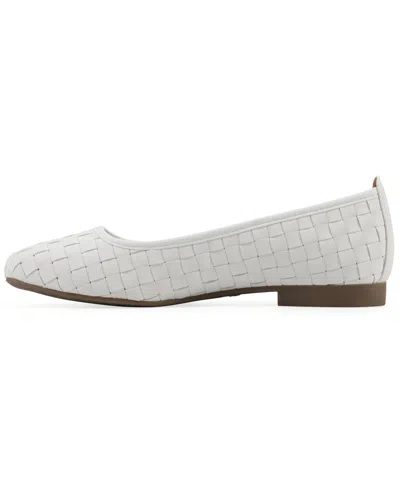 White Mountain Boccie Flat In White