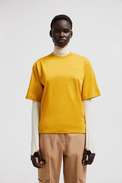 Moncler Logo T-shirt In Gold
