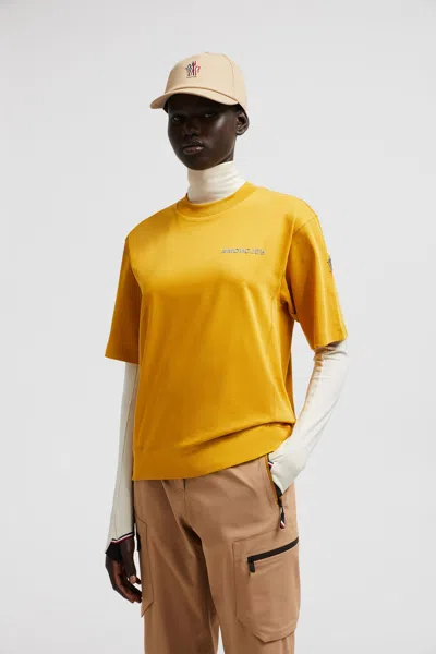 Moncler Logo T-shirt In Gold