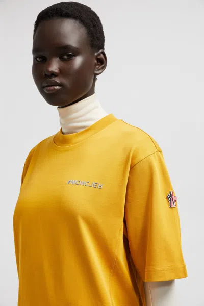 Moncler Logo T-shirt In Gold
