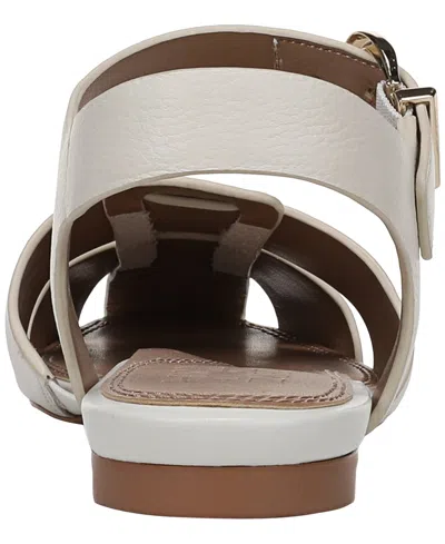 Naturalizer Cleo Flat In White