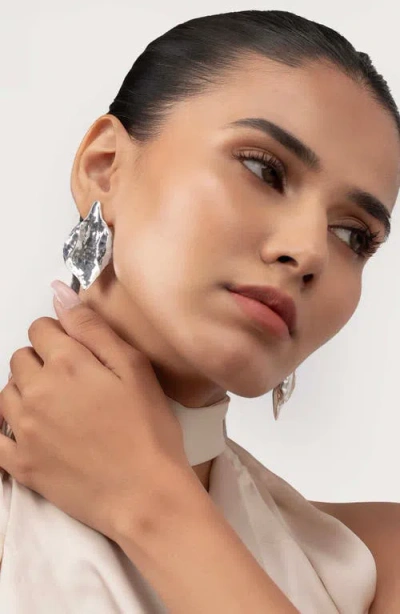 Naveda Noa Drop Earrings In Silver