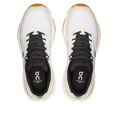 On (wmns)  Running Cloudpulse Pro 'white Black' In Multi