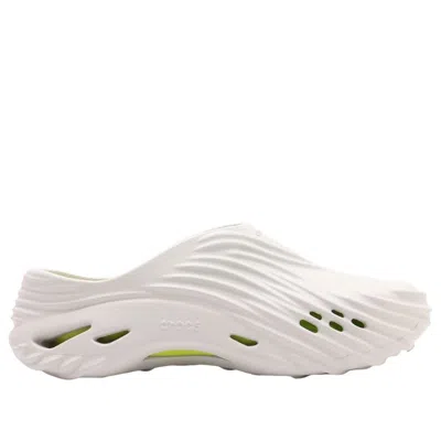 Crocs Echo Wave Slides In White